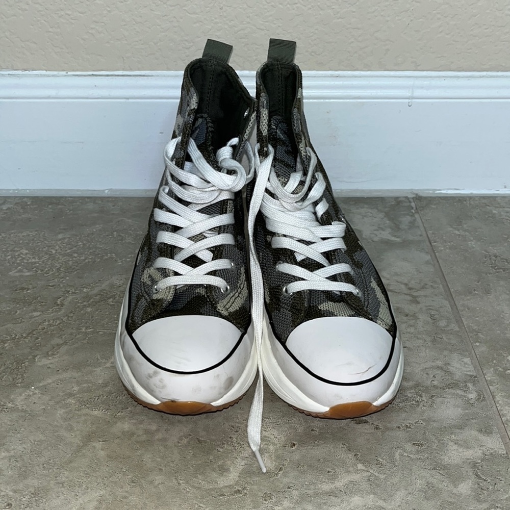 Madden girl sneaker